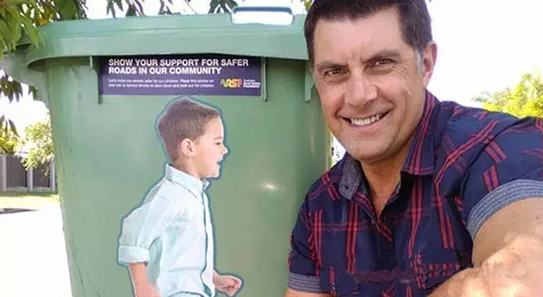 行車安全出奇招：垃圾桶上貼安全標(biāo)識(shí)，提醒司機(jī)‘不要超速’